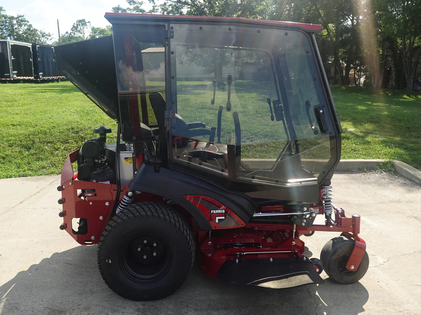 Ferris ISX3300 60″ Zero Turn Mower with Curtis Premium Air-Conditioned Cab