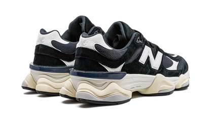 9060 White Black