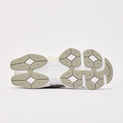9060 White Grey