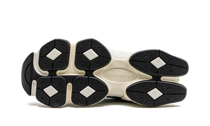 9060 White Black