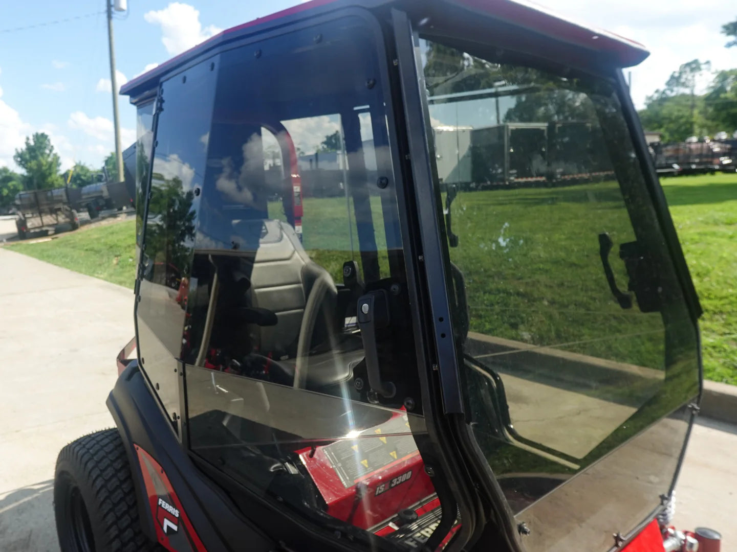 Ferris ISX3300 60″ Zero Turn Mower with Curtis Premium Air-Conditioned Cab